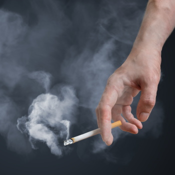 「受動喫煙」の悪影響は子供や孫の代にまで引き継がれる　危険なのはタバコの煙だけではない