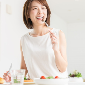 日本人の98％が「ビタミンD不足」 丈夫な骨づくりに不可欠　ビタミンDの摂取が多いと死亡リスクは低下