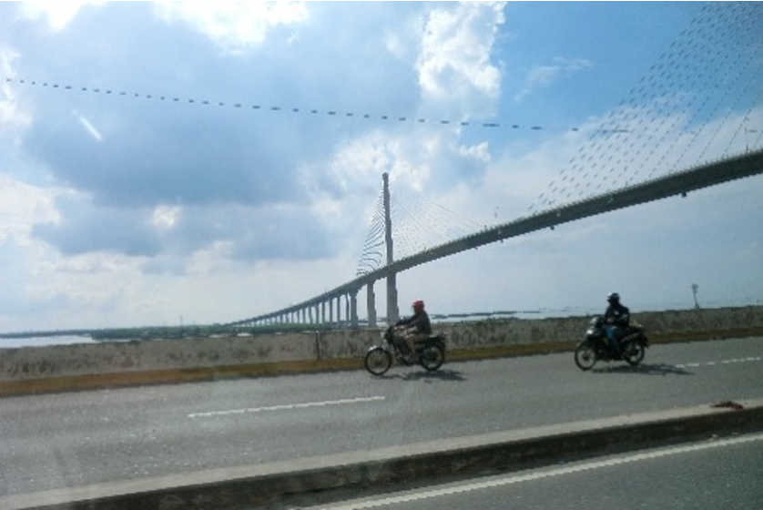 日本の援助で作られた橋